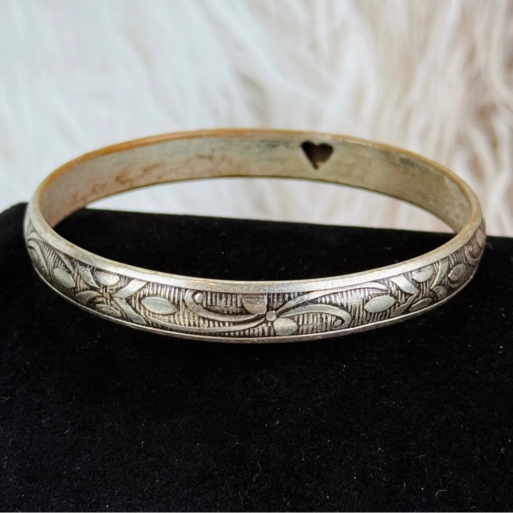 Super lightweight, aged Silvertone etched bangle costume bracelet